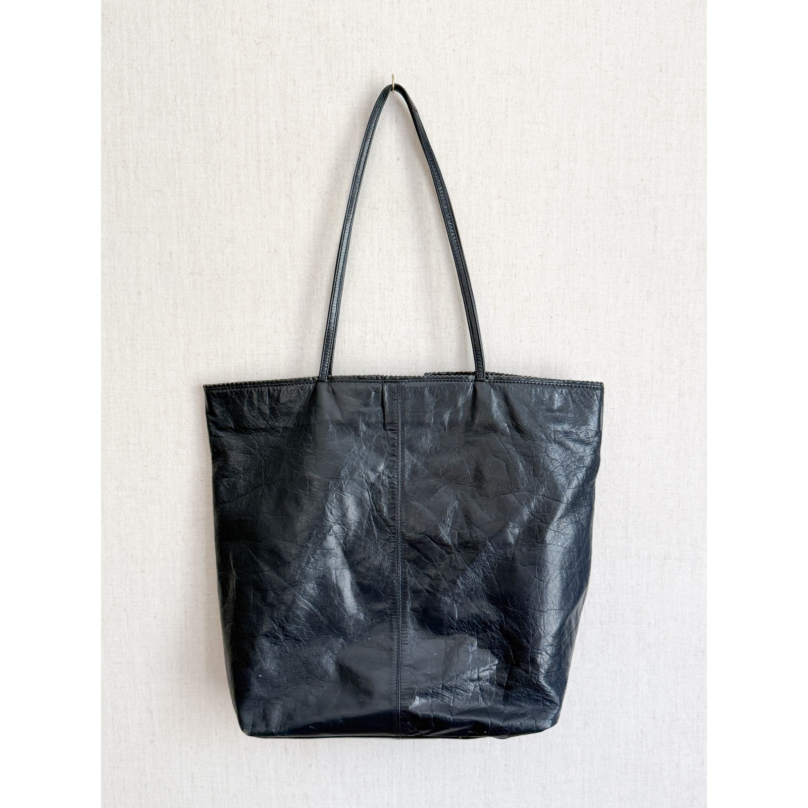 Boho Latico Leathers Tote Bag Large Navy Blue Floral Lining Zip Top Pockets